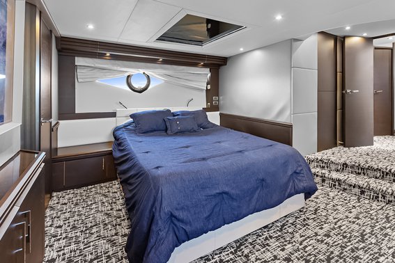Marquis 720 Flybridge — photo 17
