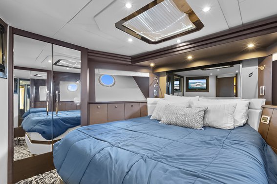 Marquis 720 Flybridge — photo 19
