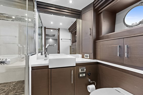 Marquis 720 Flybridge — photo 25