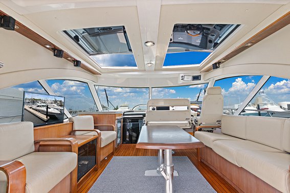 Sea Ray 60 Sundancer — photo 15