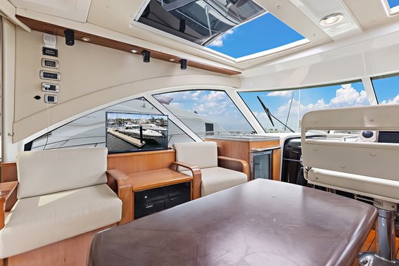Sea Ray 60 Sundancer — photo 17