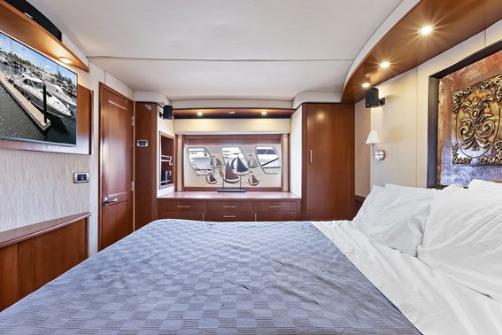 Sea Ray 60 Sundancer — photo 23