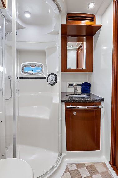 Sea Ray 60 Sundancer — photo 27