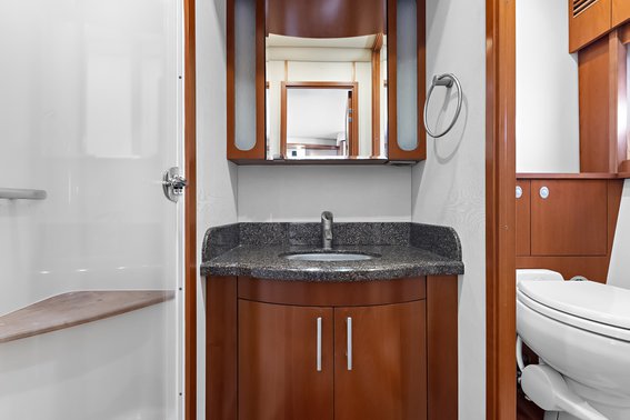 Sea Ray 60 Sundancer — photo 28