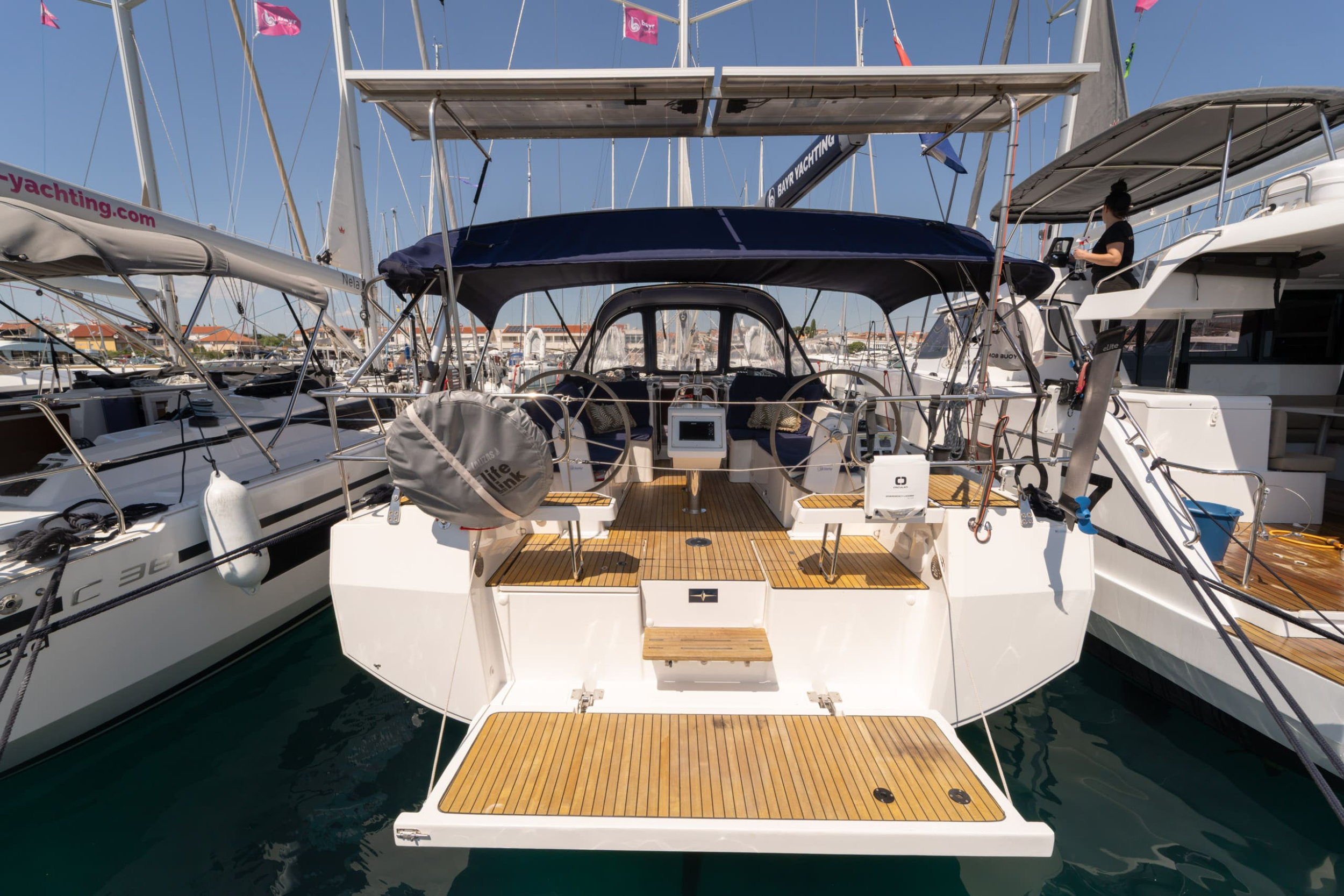 Bavaria C38 — photo 7