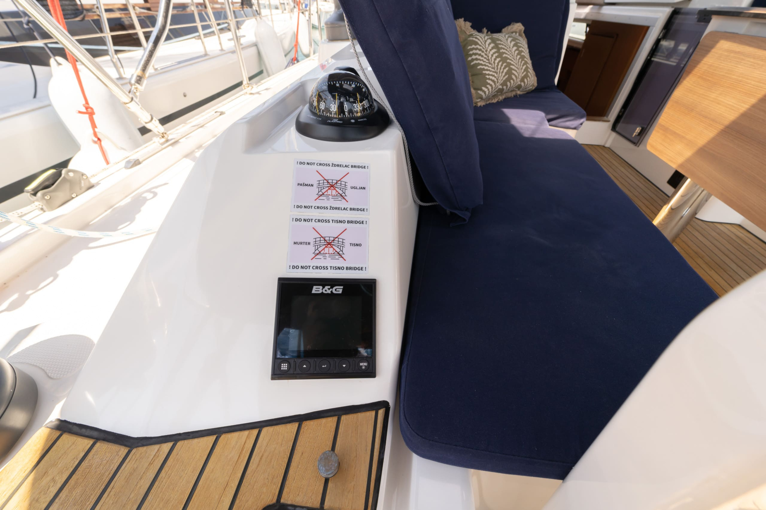Bavaria C38 — photo 8