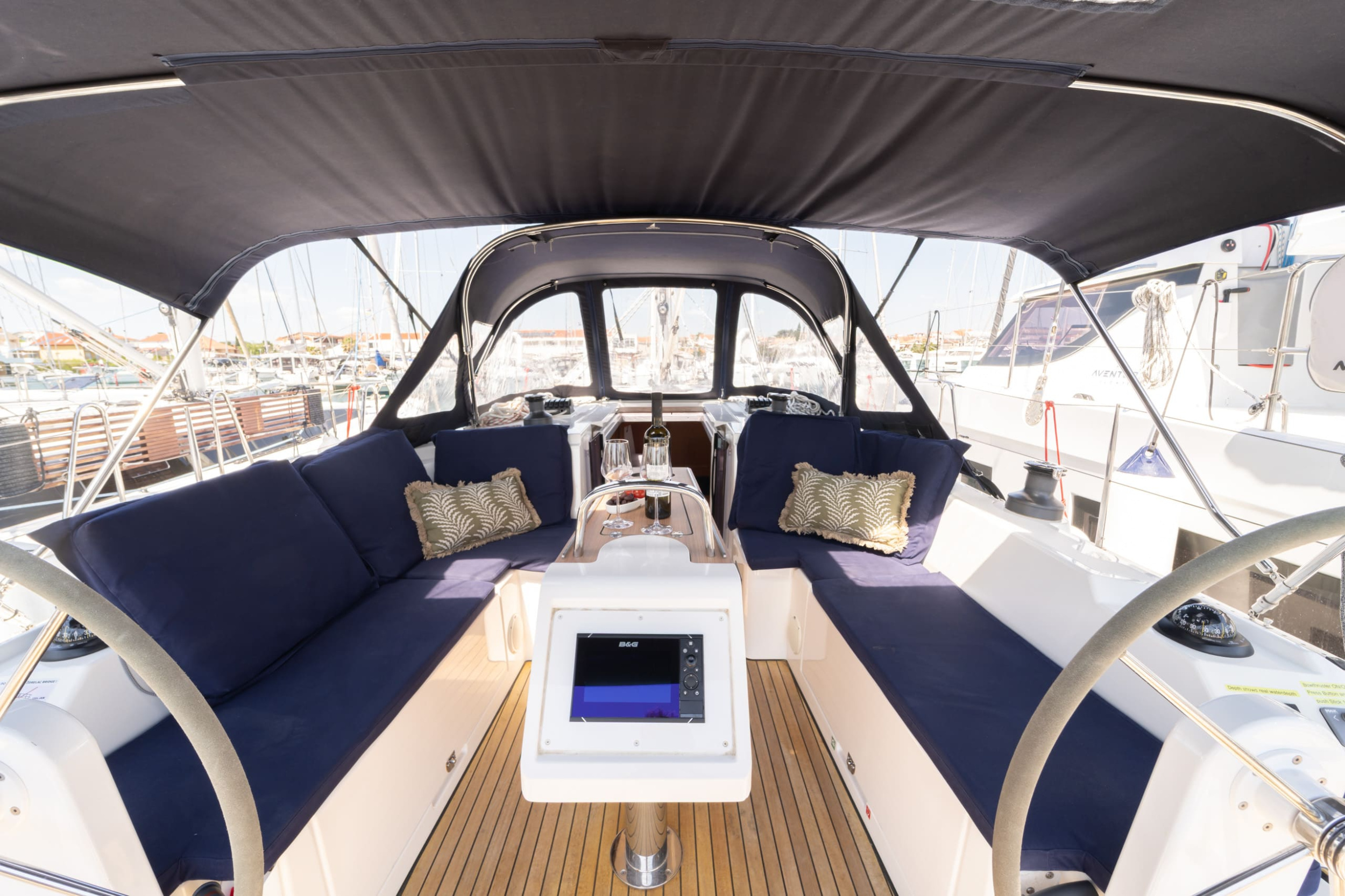 Bavaria C38 — photo 11
