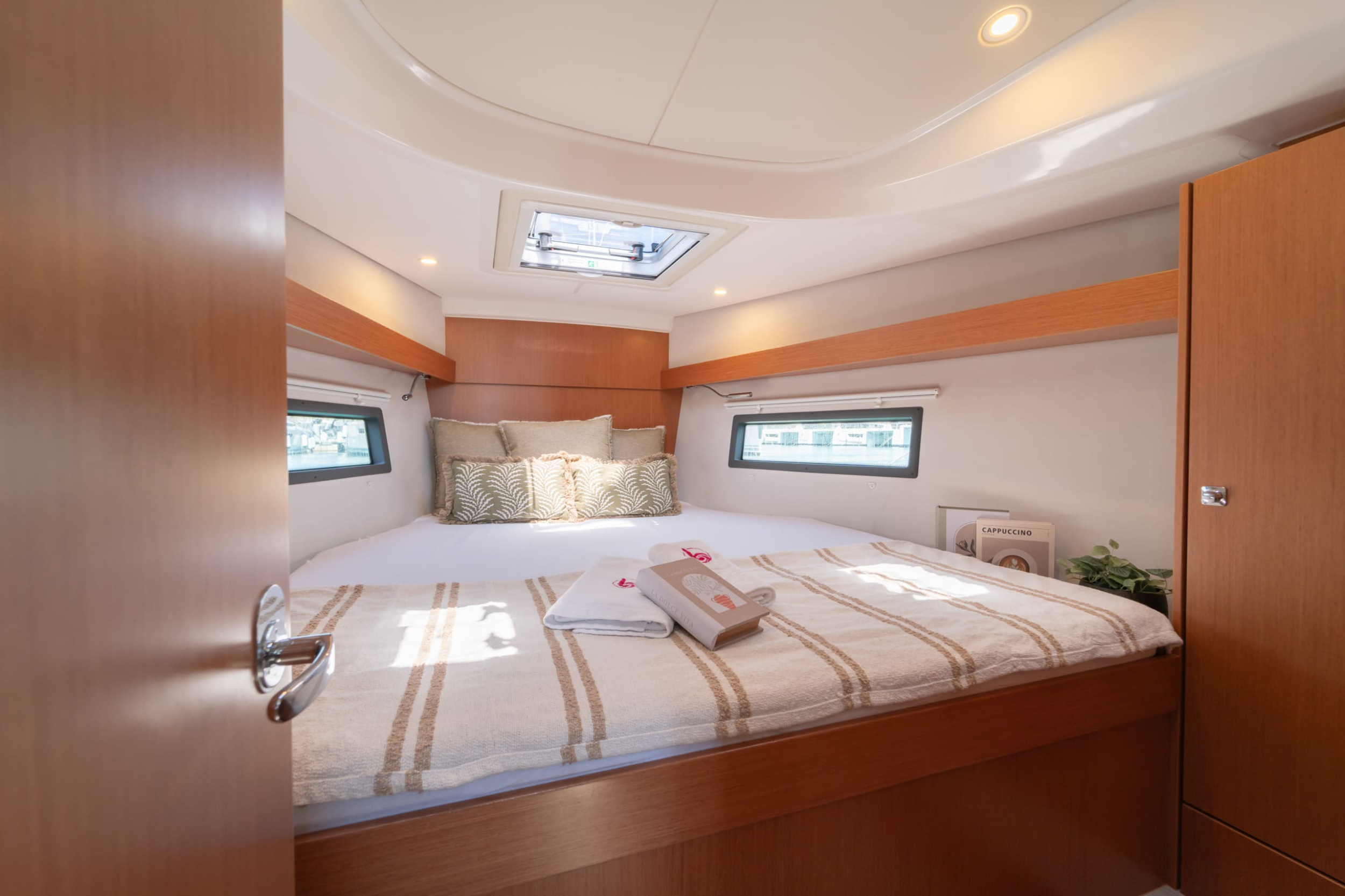 Bavaria C38 — photo 19