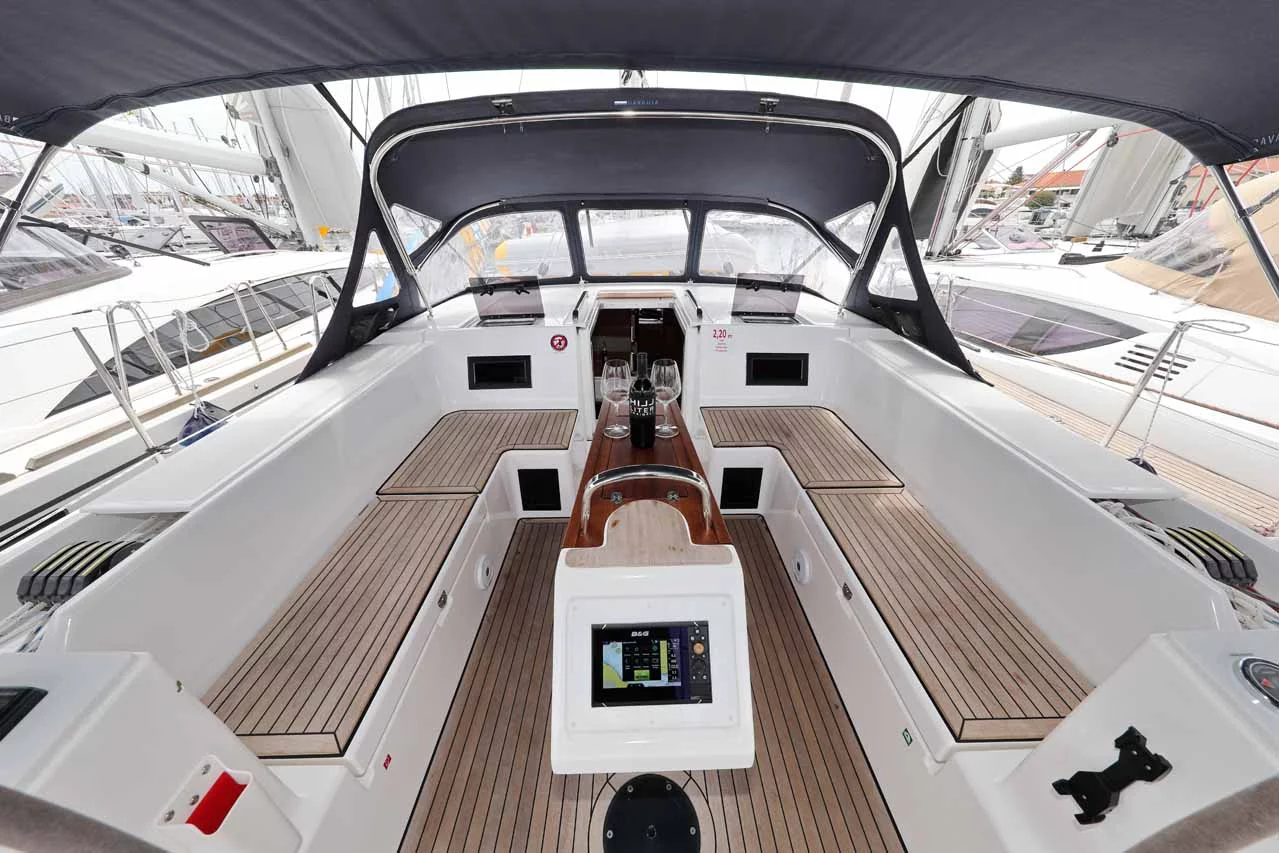 Bavaria C45 Holiday (Indigo)  - 4