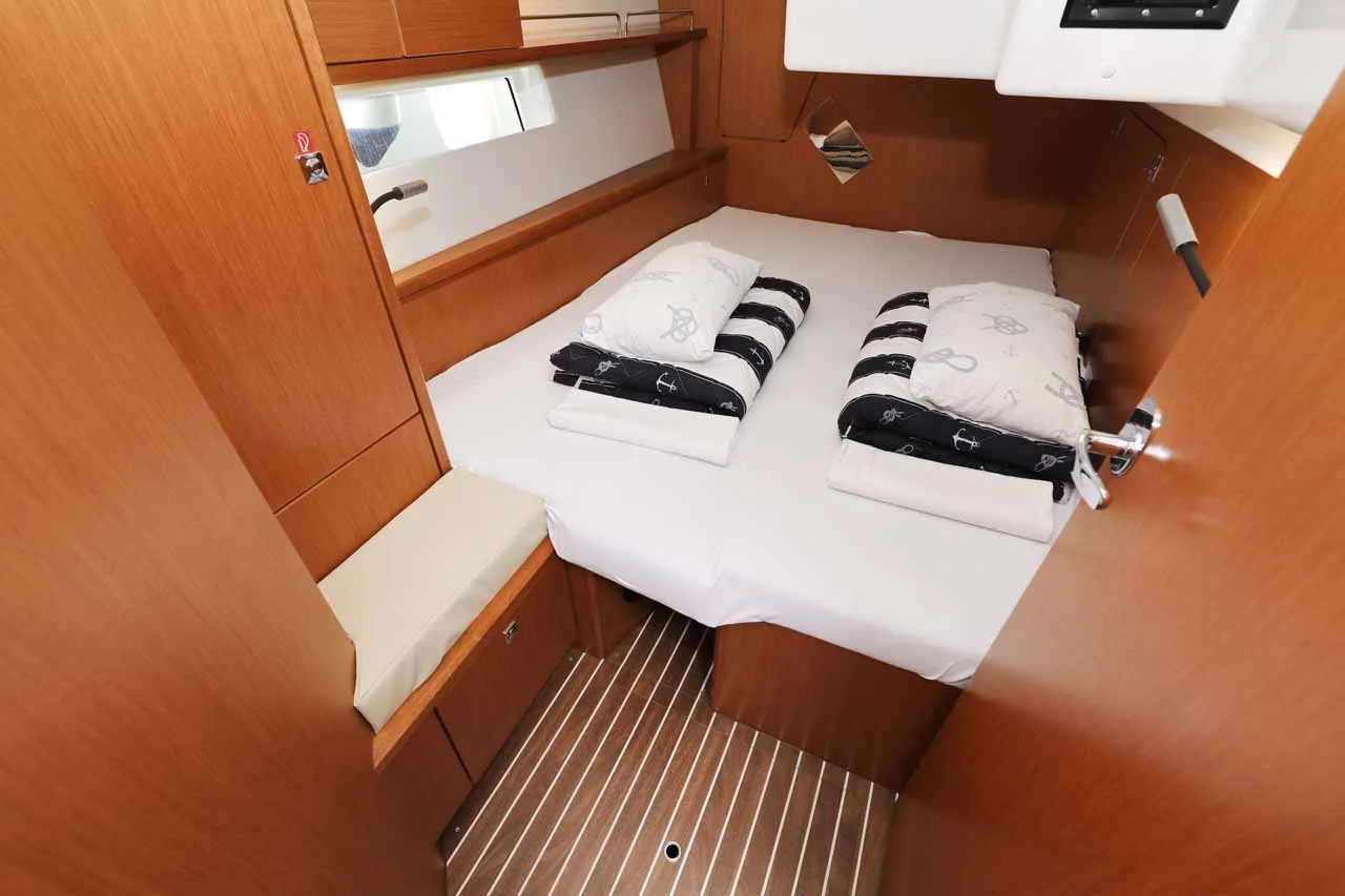 Bavaria C45 Holiday (Indigo)  - 16