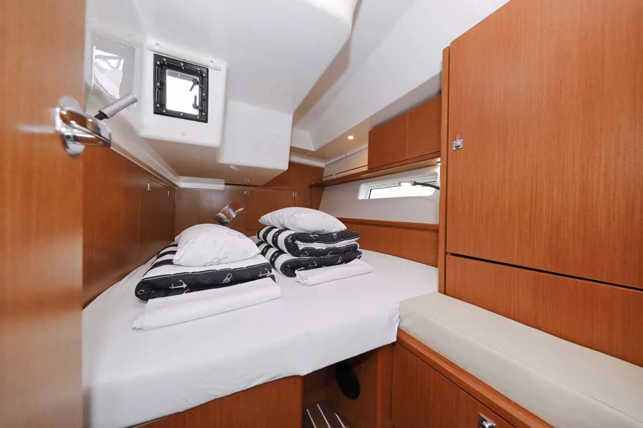 Bavaria C45 Holiday (Indigo)  - 17
