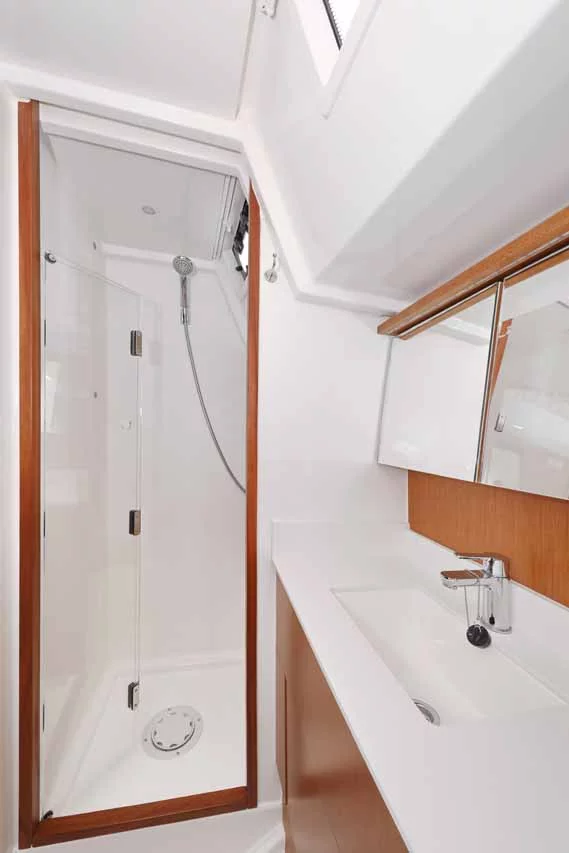 Bavaria C45 Holiday (Indigo)  - 21