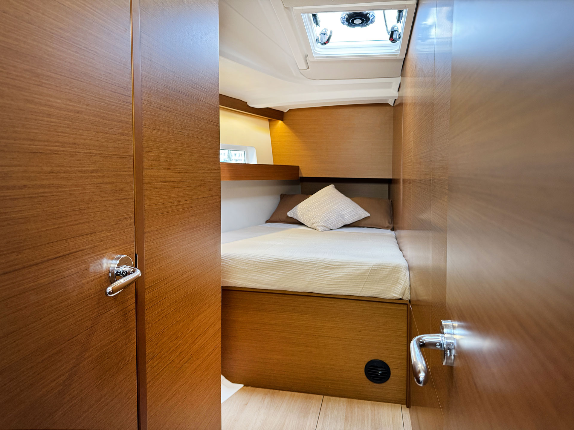 Sun Odyssey 490 - 5 + 1 cab. — photo 11