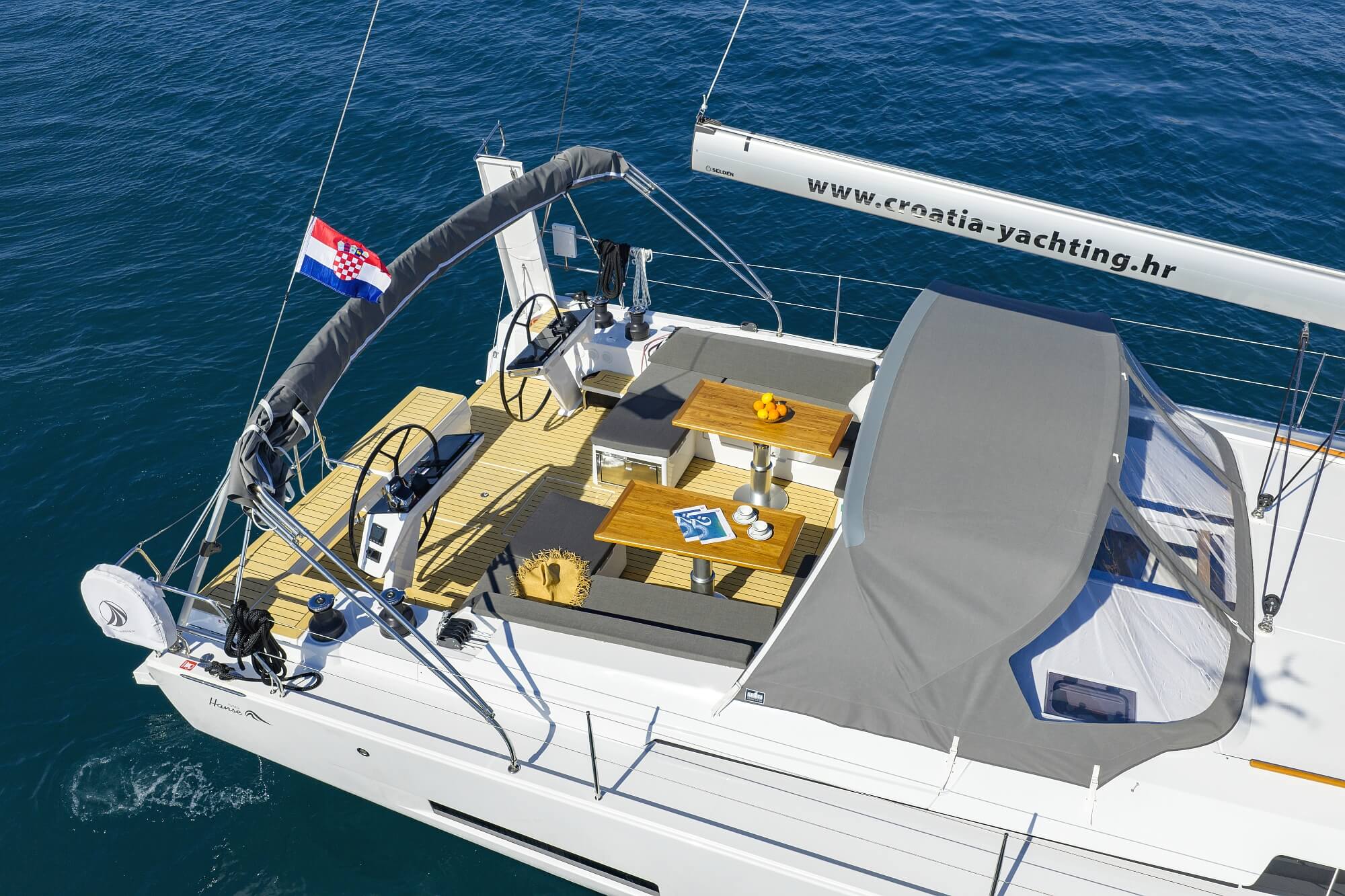 Hanse 510 - 4 + 1 cab. — photo 32