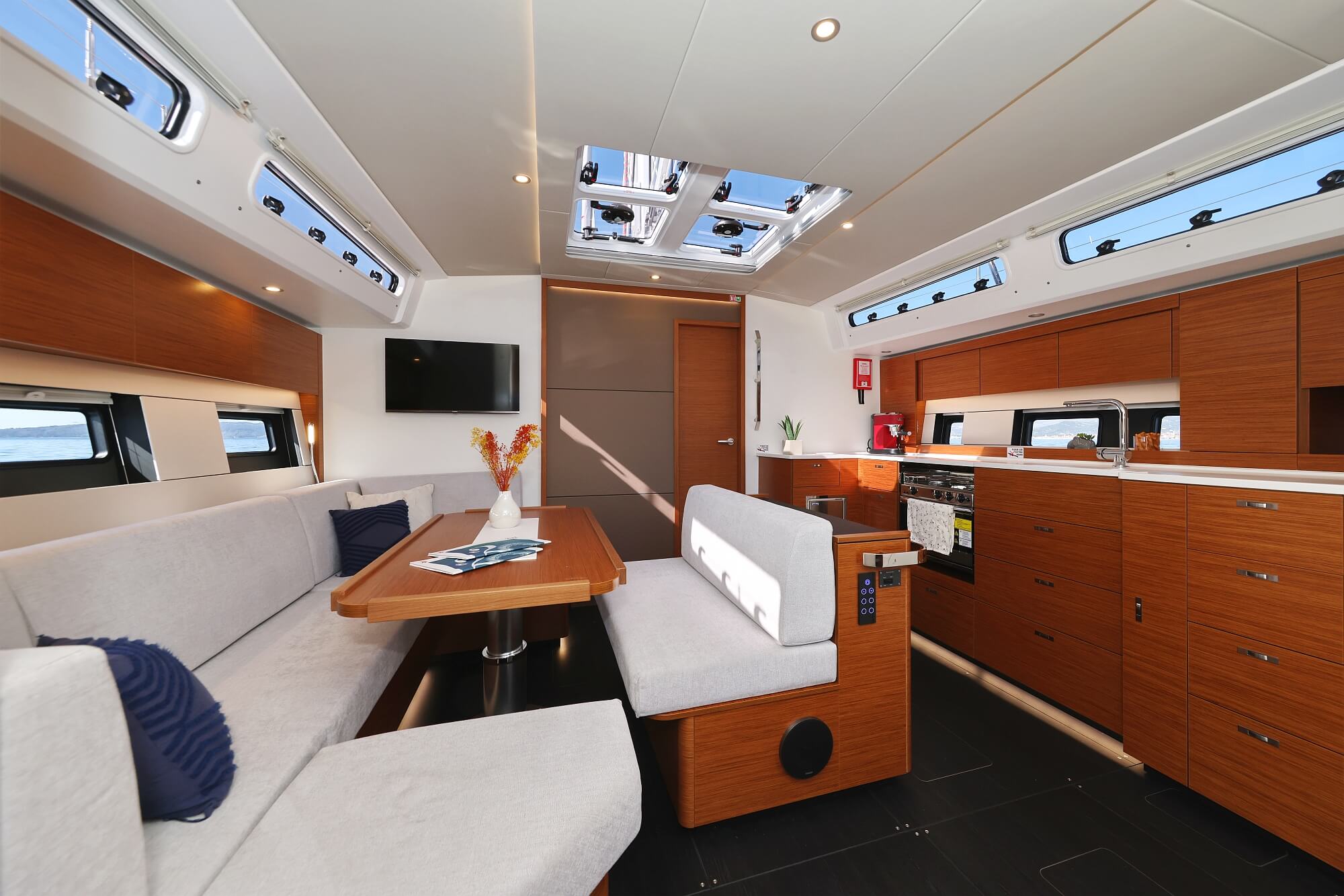 Hanse 510 - 4 + 1 cab. — photo 3