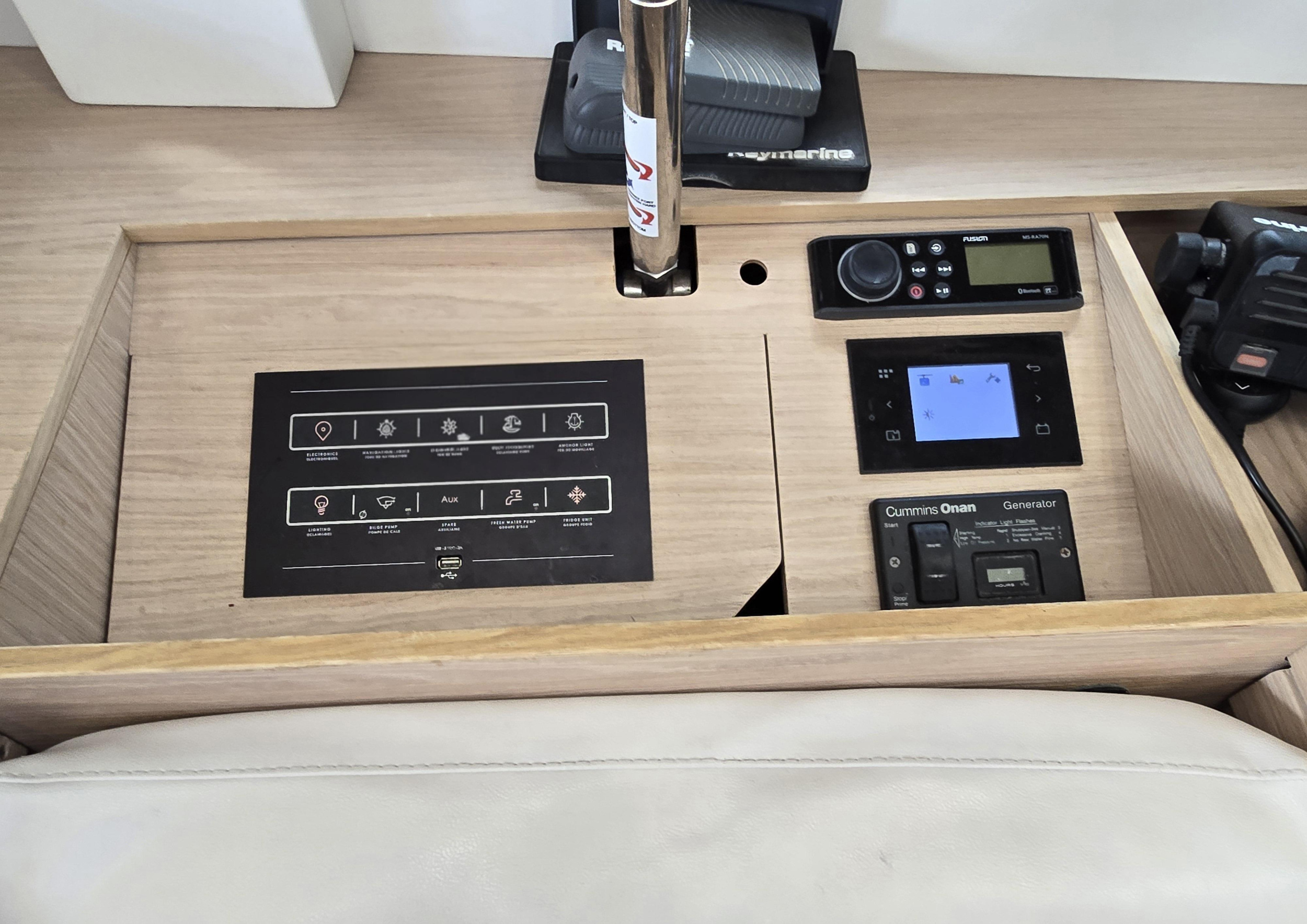Oceanis 51.1 — photo 11