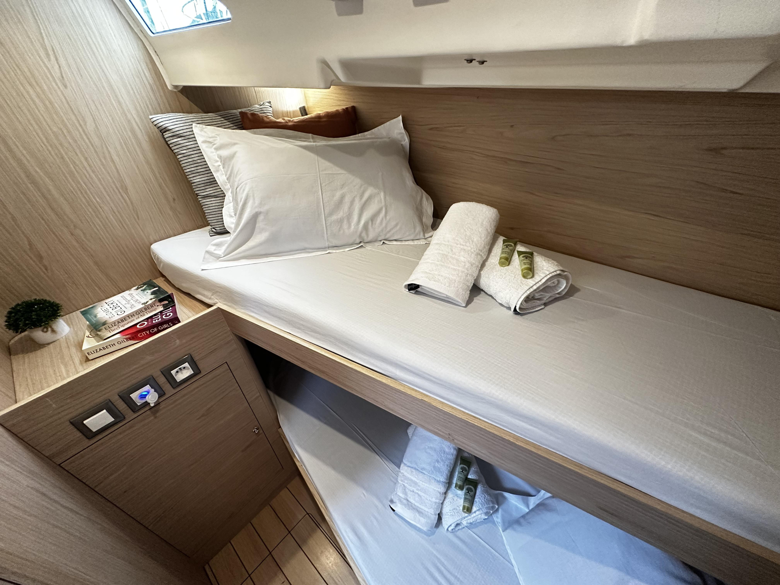 Oceanis 51.1 — photo 21