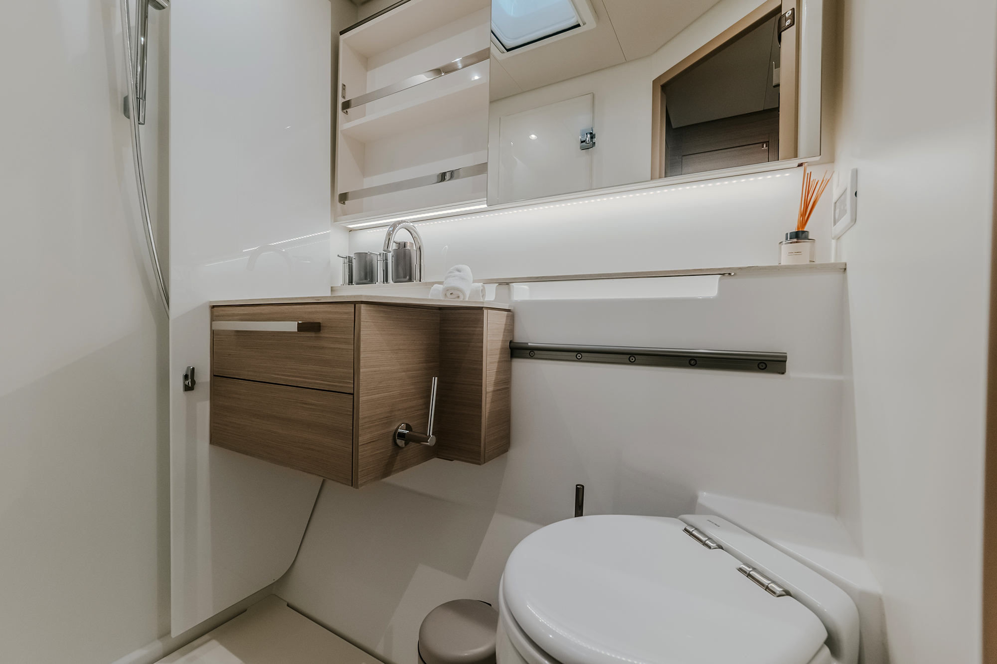 Photo #6 - Lagoon 55 - 5 + 2 cab. (Ossus) in Kastela - 64095