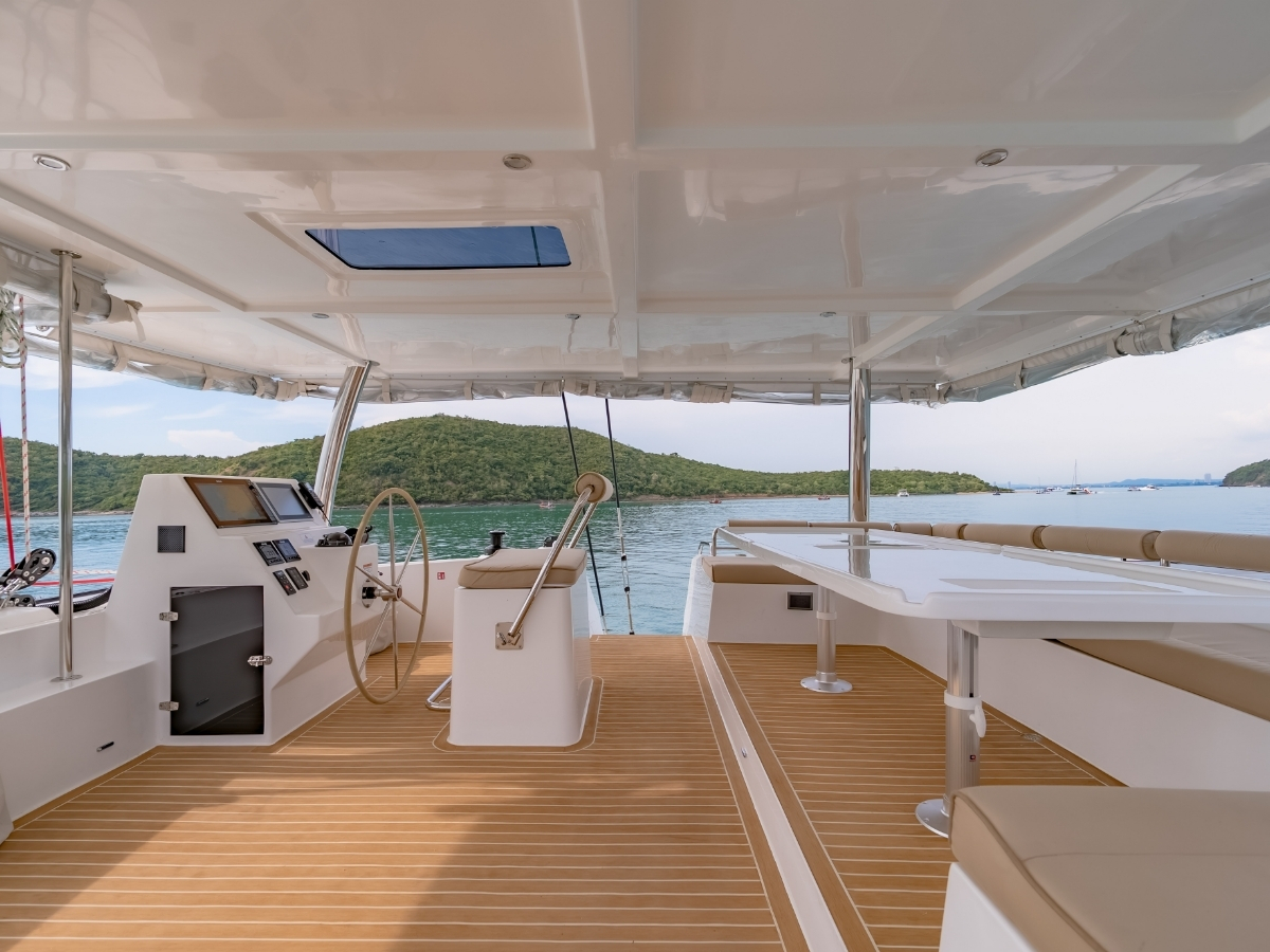 Island Spirit 525E — photo 22