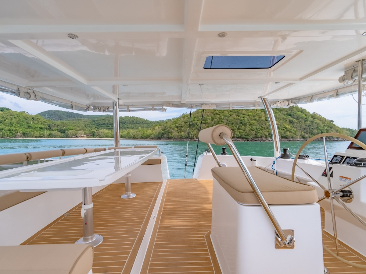 Island Spirit 525E — photo 23