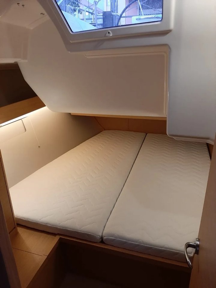 Dufour 430 GL — photo 11