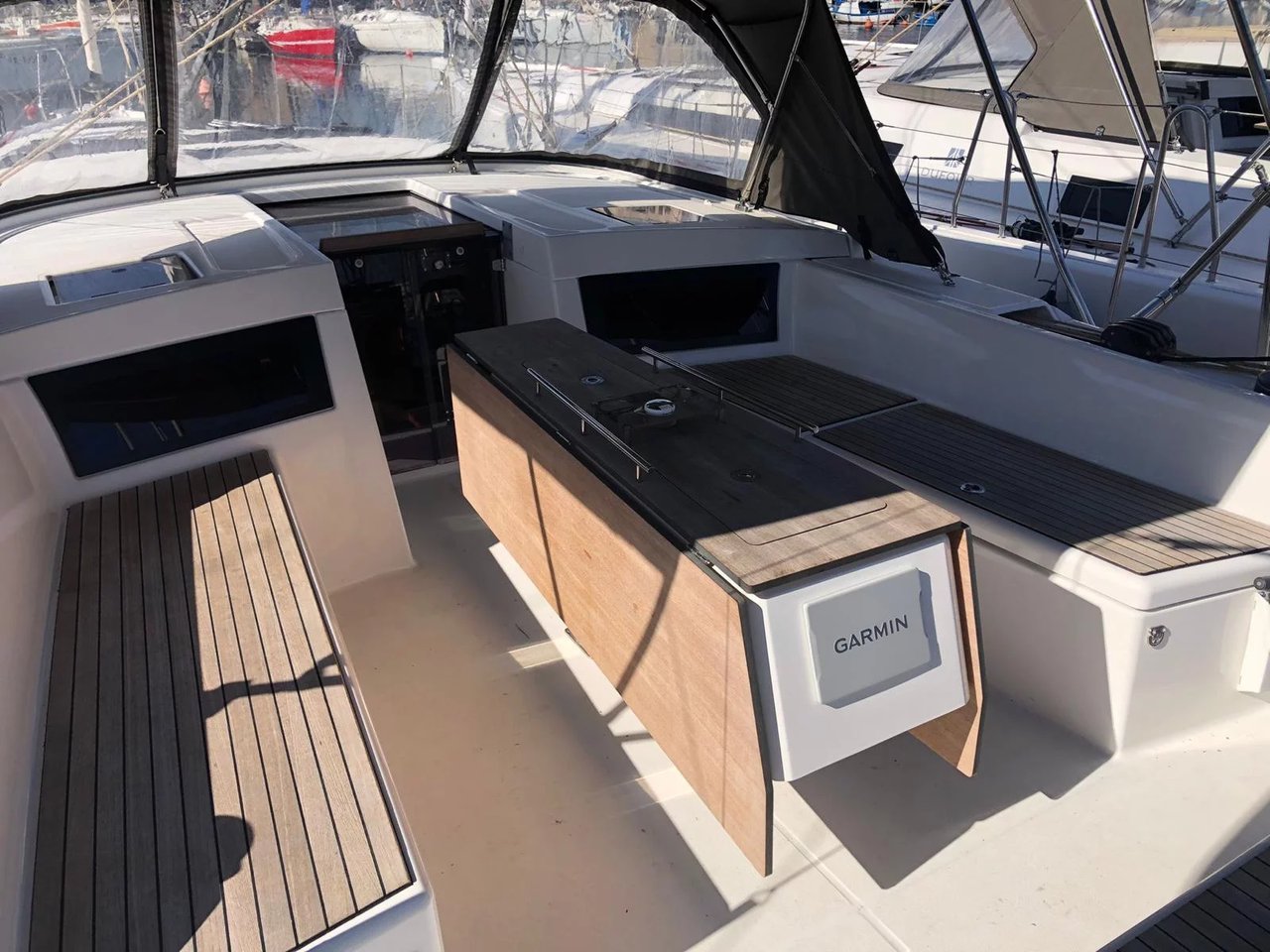 Dufour 470 - 4 + 1 cab. — photo 3