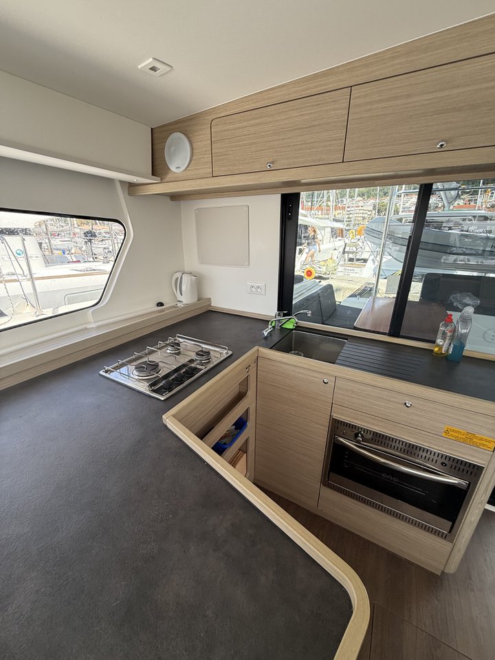 Photo #9 - Lagoon 42 - 4 + 2 cab. (Tigeer Royale) in Split - 64121