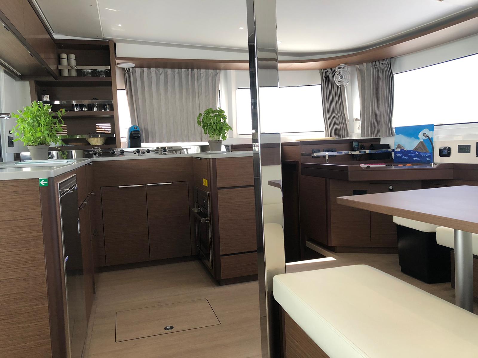 Photo #17 - Lagoon 46 Fly (Oriana) in Capo d'Orlando - 64215