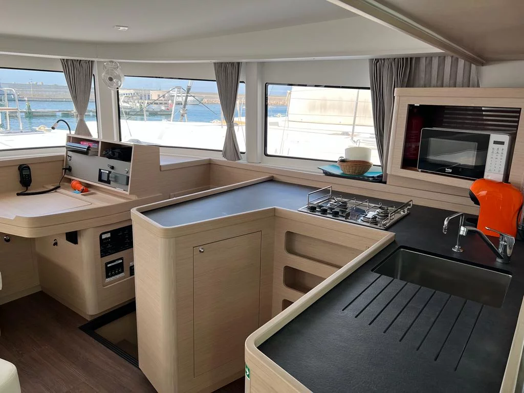 Lagoon 42 - 4 + 2 cab. (Sissi)  - 12