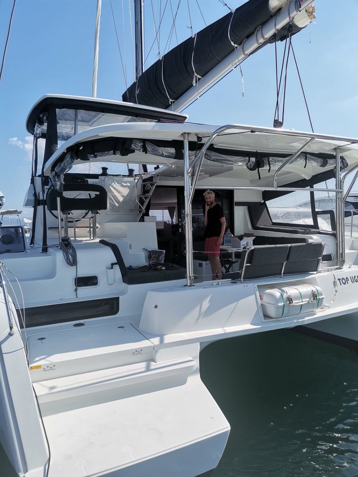 Photo #4 - Lagoon 42 - 4 + 2 cab. (Top Light) en Split - 64128