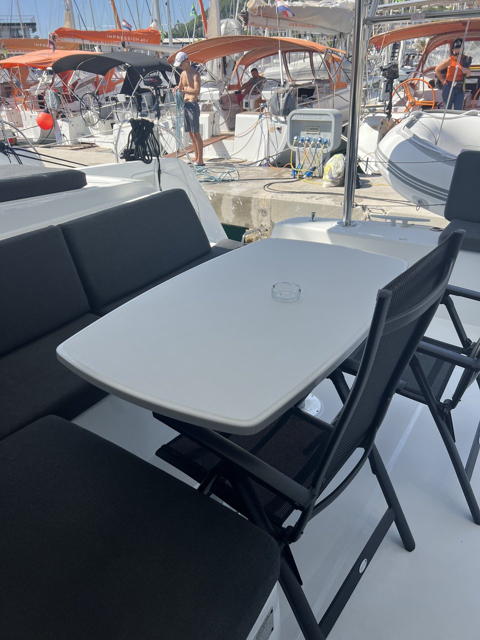 Photo #8 - Lagoon 42 - 4 + 2 cab. (Top Light) en Split - 64128