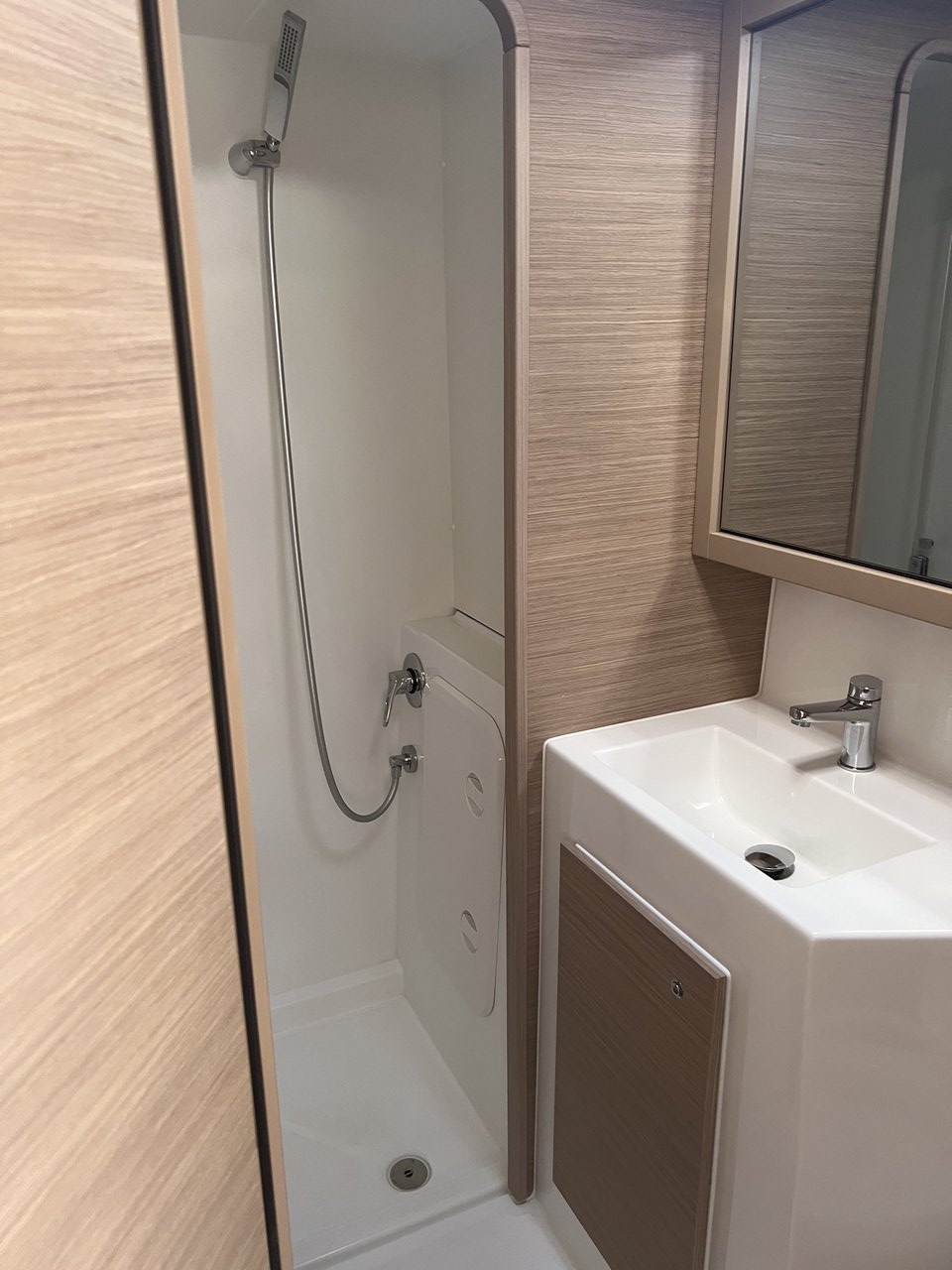 Photo #17 - Lagoon 42 - 4 + 2 cab. (Top Light) en Split - 64128