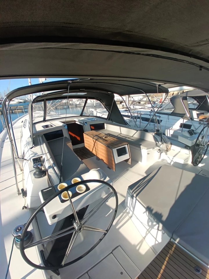 Dufour 530 - 5 cab. — photo 4