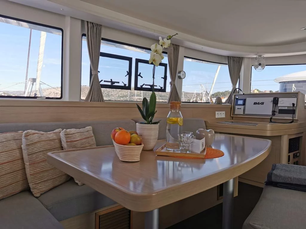 Lagoon 42 Millenium (Slowdown)  - 8