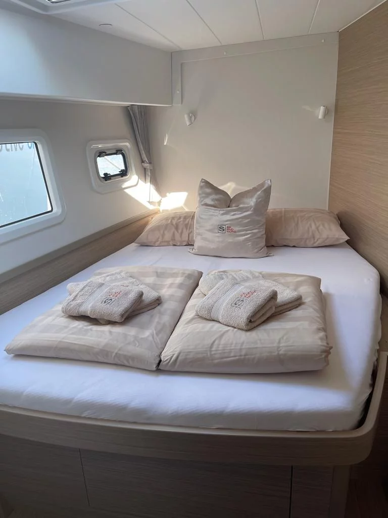 Lagoon 42 Millenium (Slowdown)  - 9