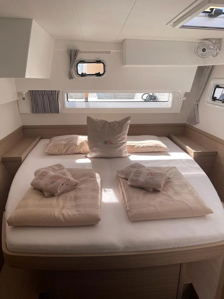 Lagoon 42 Millenium (Slowdown)  - 11