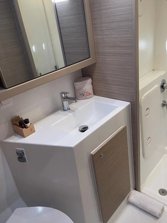 Lagoon 42 Millenium (Slowdown)  - 13