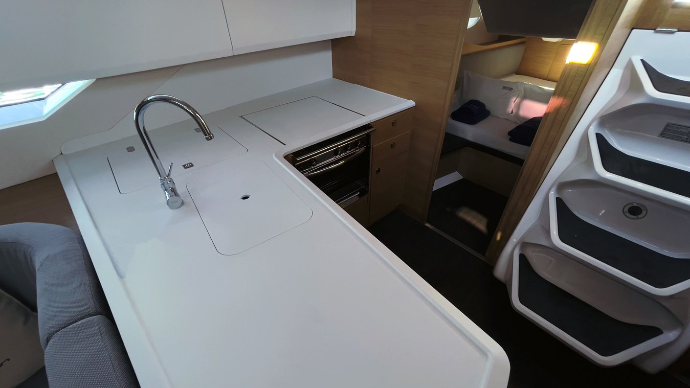 Photo #9 - Elan E6 (Thor) in Split - 64192