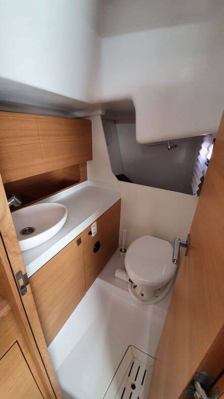 Elan E4 - 2 cab. — photo 13