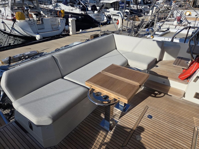 Prestige 520 Flybridge - 3 + 1 cab. — photo 5