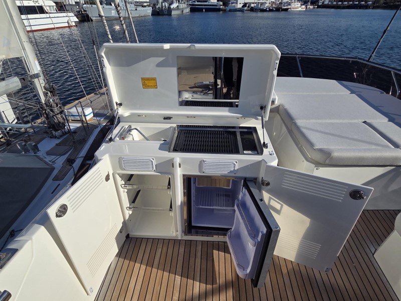 Prestige 520 Flybridge - 3 + 1 cab. — photo 8