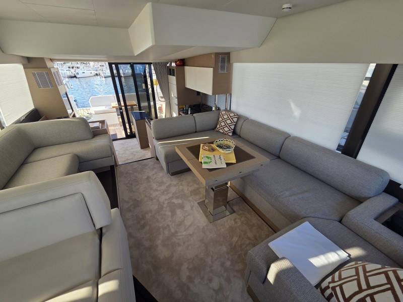 Prestige 520 Flybridge - 3 + 1 cab. — photo 14