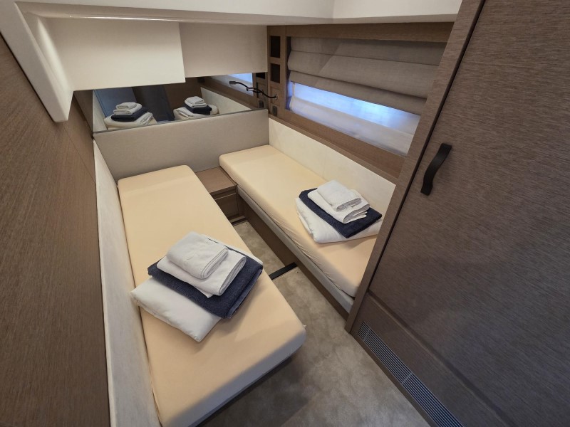 Prestige 520 Flybridge - 3 + 1 cab. — photo 16
