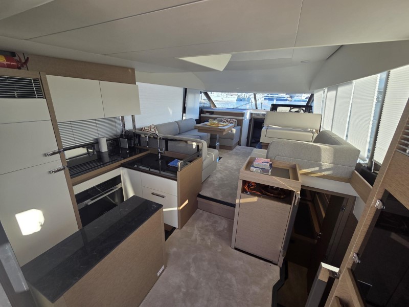 Prestige 520 Flybridge - 3 + 1 cab. — photo 25