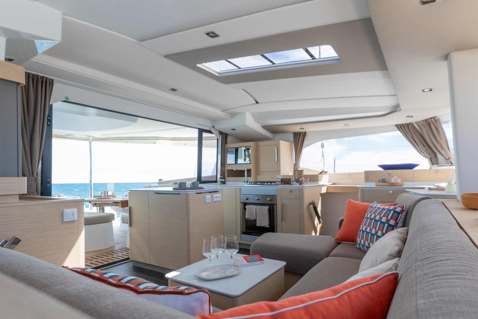 Photo #13 - Fountaine Pajot New 44 Quatuor - 4 + 2 cab. (Skywalker) en Trogir - 64310