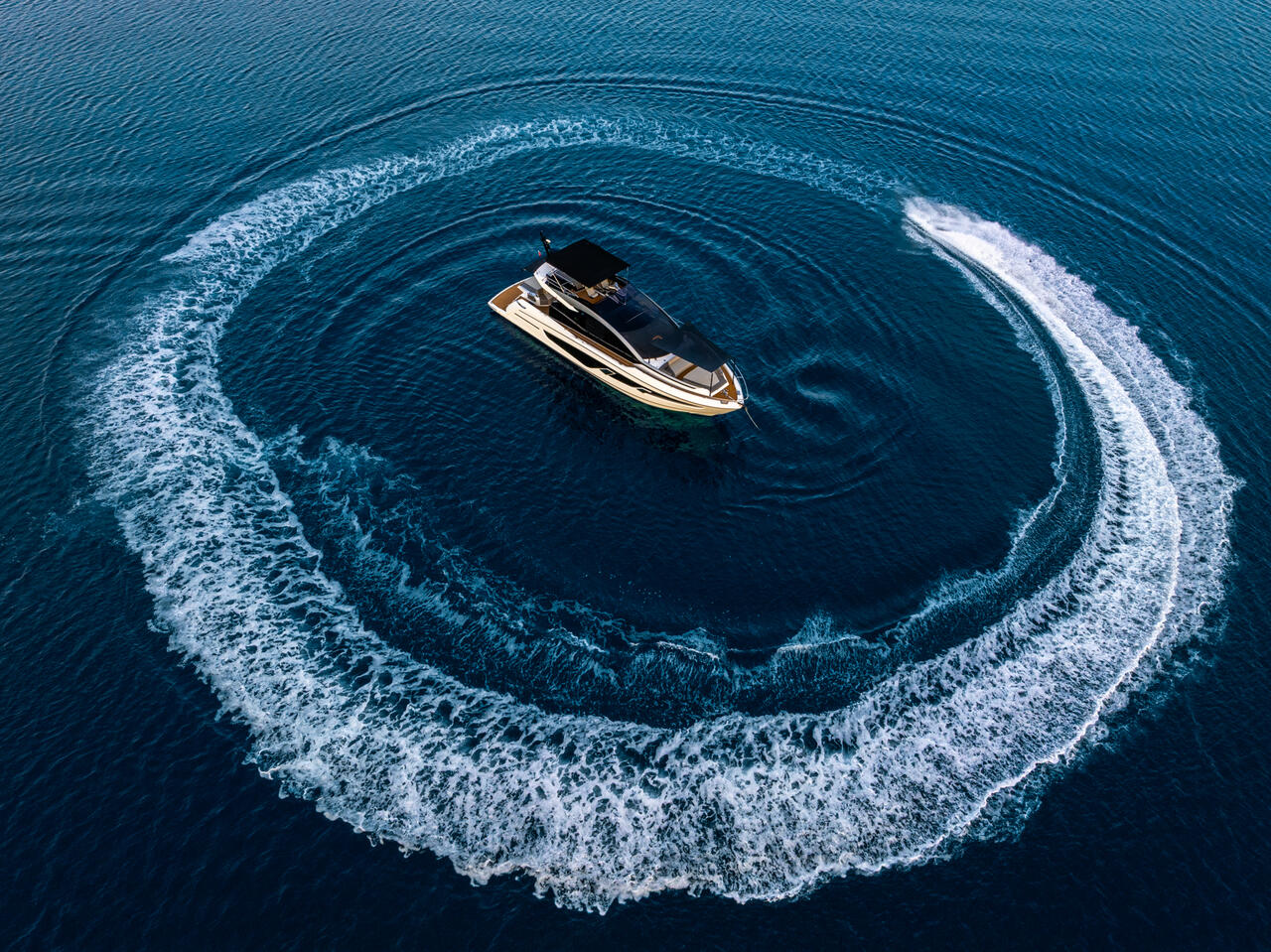Sunseeker 65 Sport Yacht — photo 5