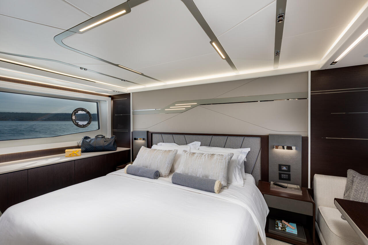 Sunseeker 65 Sport Yacht — photo 22