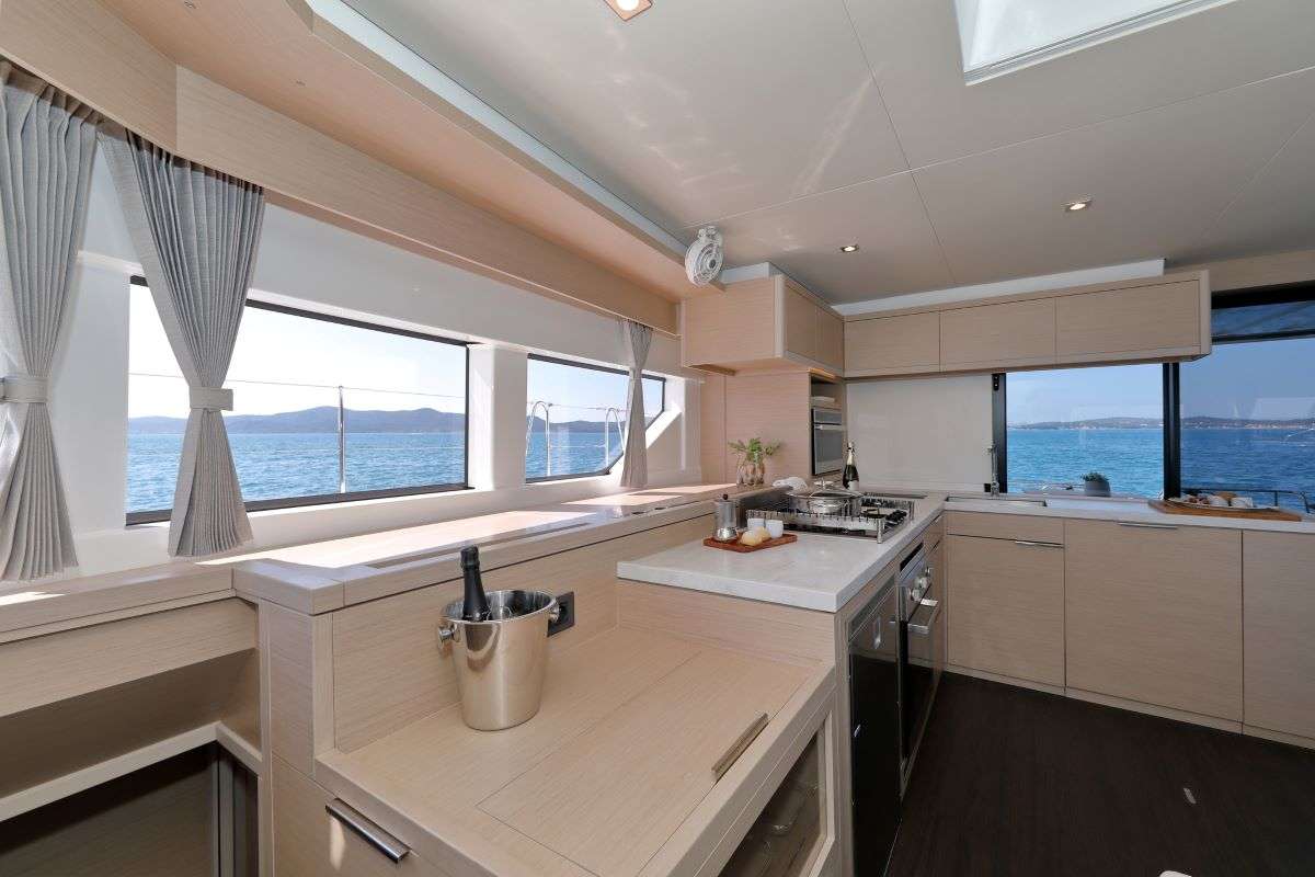 Lagoon 55 - 4 + 2 cab. — photo 11