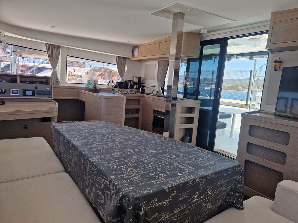 Lagoon 42 - 4 + 2 cab. — photo 3