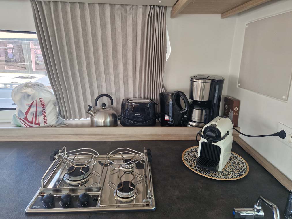 Lagoon 42 - 4 + 2 cab. — photo 7
